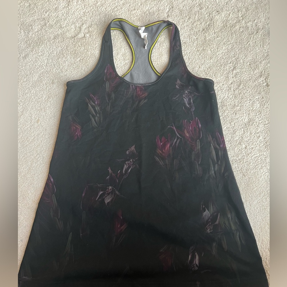 Lululemon women’s workout tank